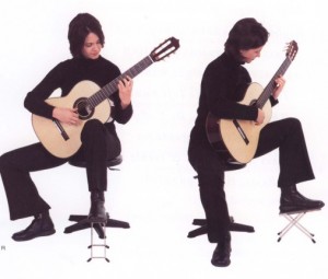 Tu-the-dan-guitar-300x255