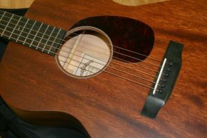 Cách Phân Biệt Đàn Guitar Gỗ Thật (Solid) và Gỗ Ép 3