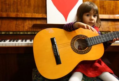 Liên hệ tìm Gia sư Guitar cho bé tại TP HCM