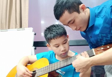 Gia sư dạy đàn Guitar tại nhà TPHCM